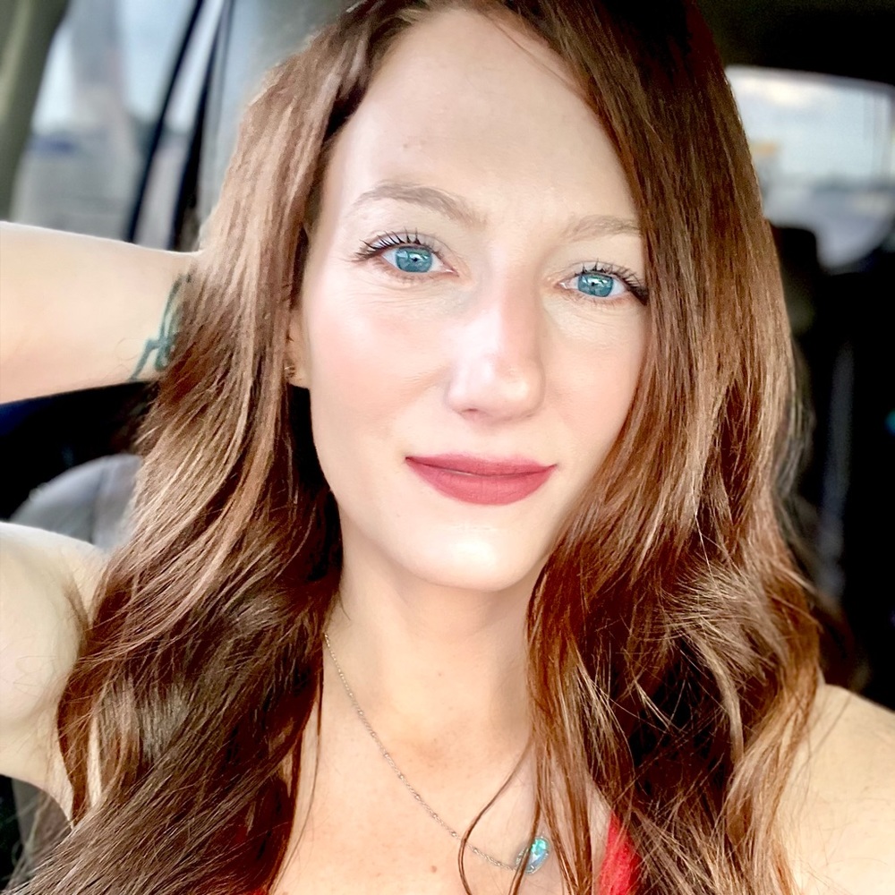 ❀ HEY YALL IM YOUR POSHER LINDSAY! THIS IS A MOTHER DAUGHTER CLOSET COME SAY 👋